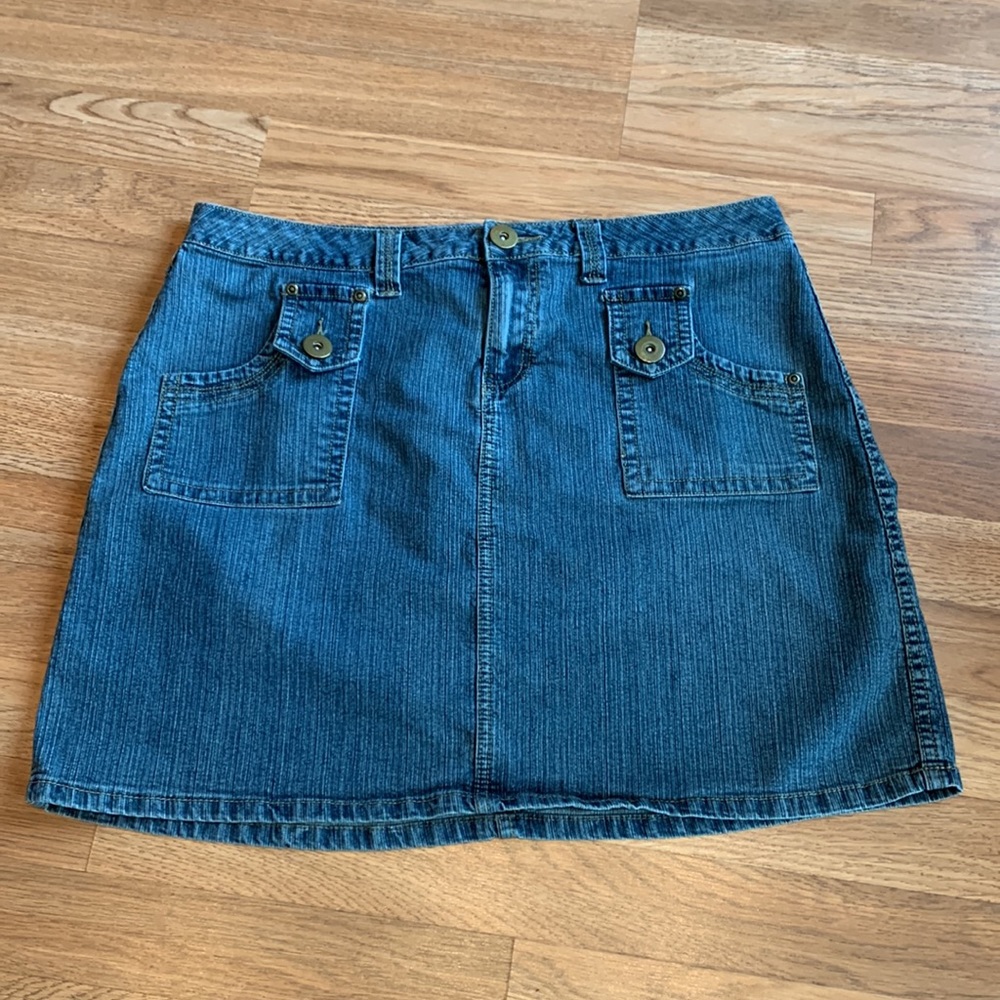Vintage Wah Jeans, casual mini denim skirt. Size 14 W.